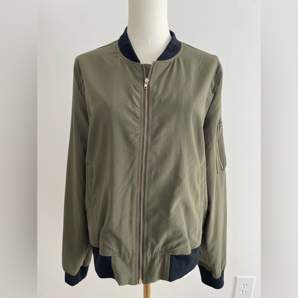 Harlowe & Graham Army Green Lightweight Bomber Jacket. Size M